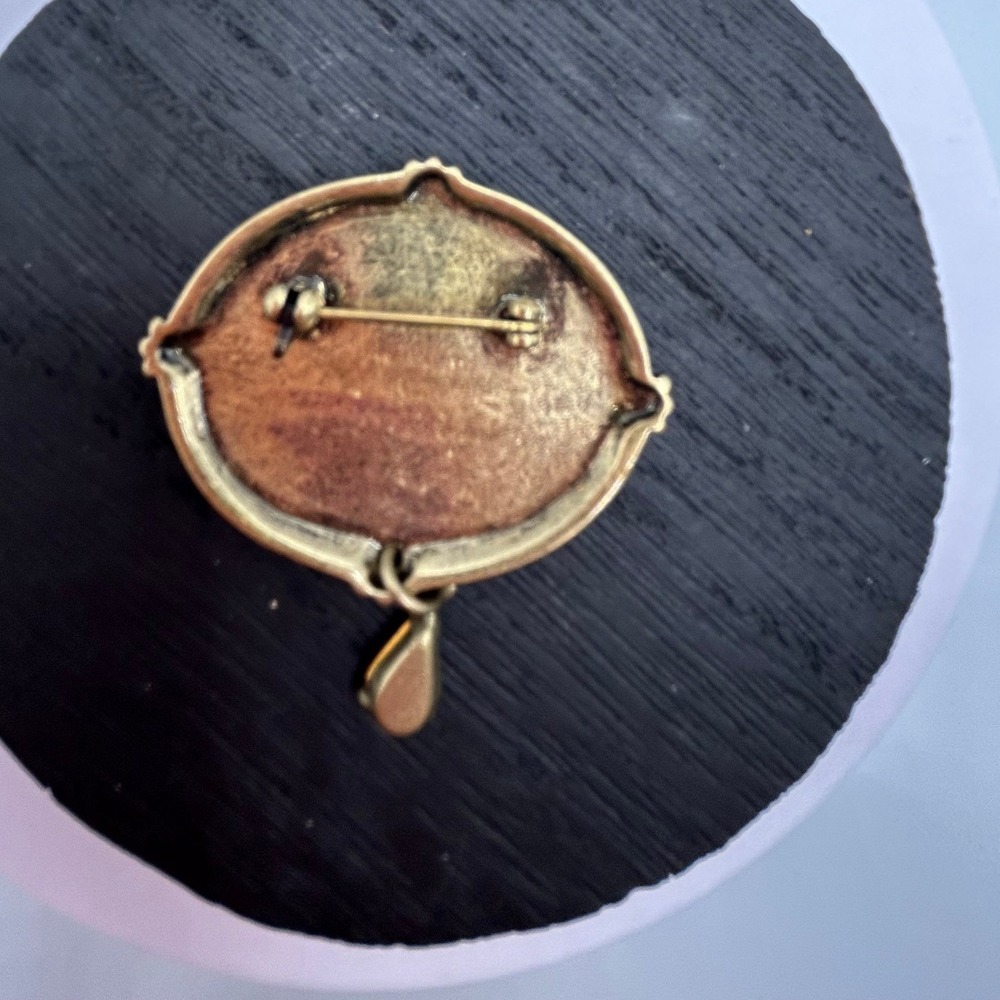 Oval Cameo‎ Brooch Red Rose Floral Pendant Gold Tone Vintage Jewelry#319 - Picture 2 of 3
